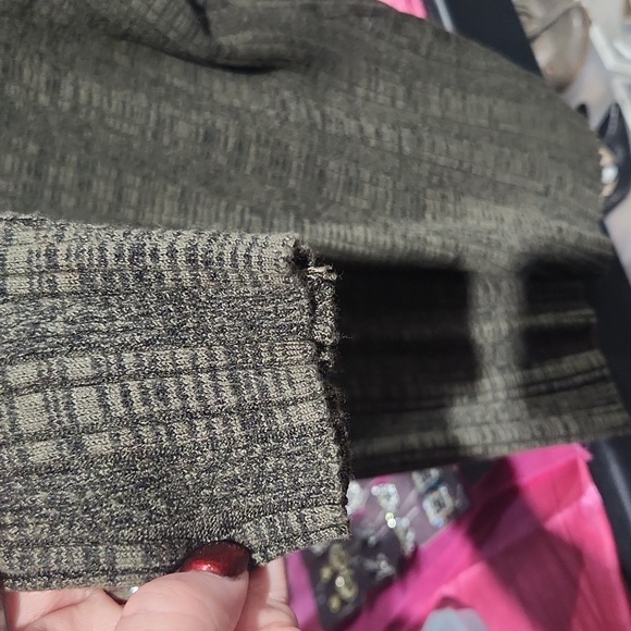 Green Soft Turtleneck Top – 20 Inch Pit to Pit - Picture 3 of 5